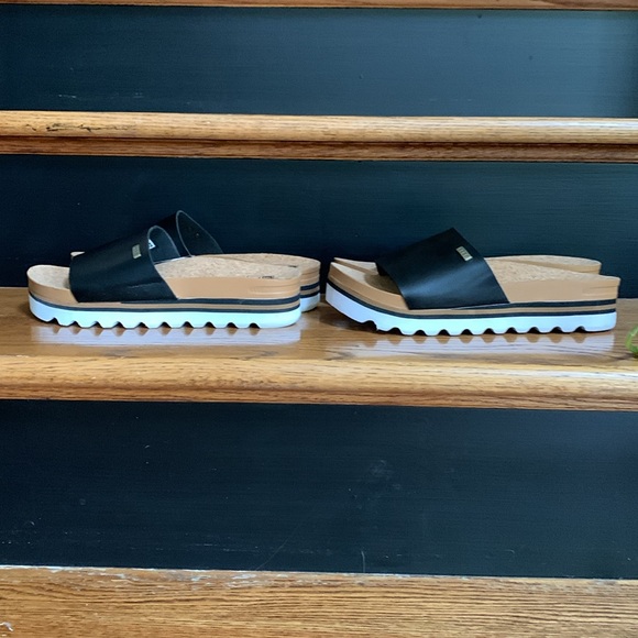 Reef ladies sandals, black.  ms - Picture 2 of 5
